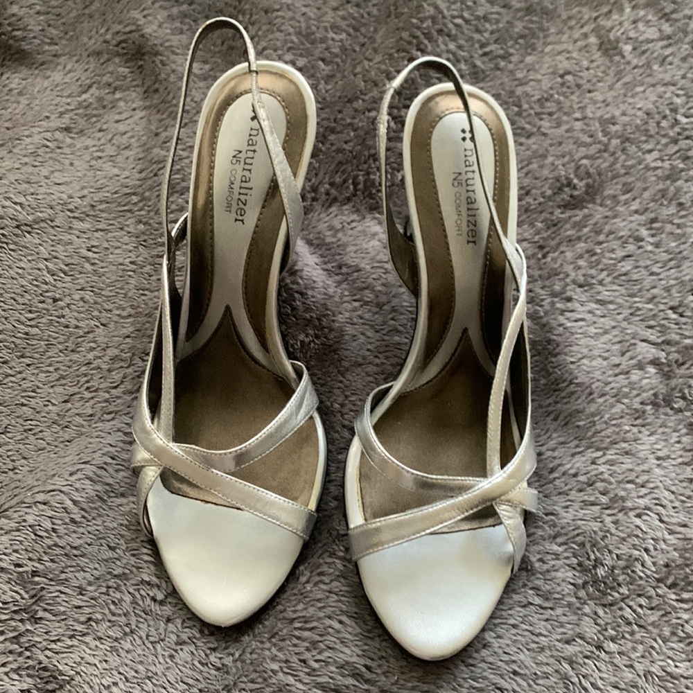 Naturalizer silver, 9.5, 2in heel strappy sandals.Worn once, super comfortable